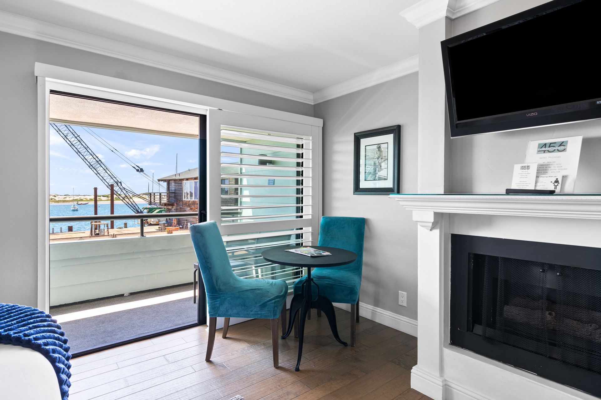 A hotel room with a table and chairs and a fireplace.