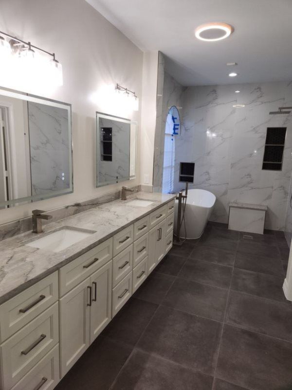 A bathroom with two sinks and a bathtub