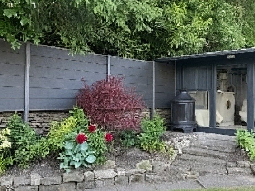 Decking Sheffield grey composite fencing installation with aluminium posts in Sheffield