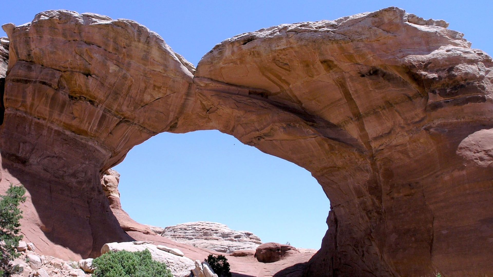 Broken Arch in Arches national park 