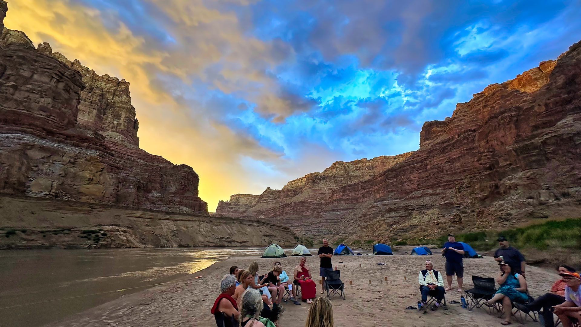 A grou of rafters camping on the Colorado River in Cataract Canyon.p