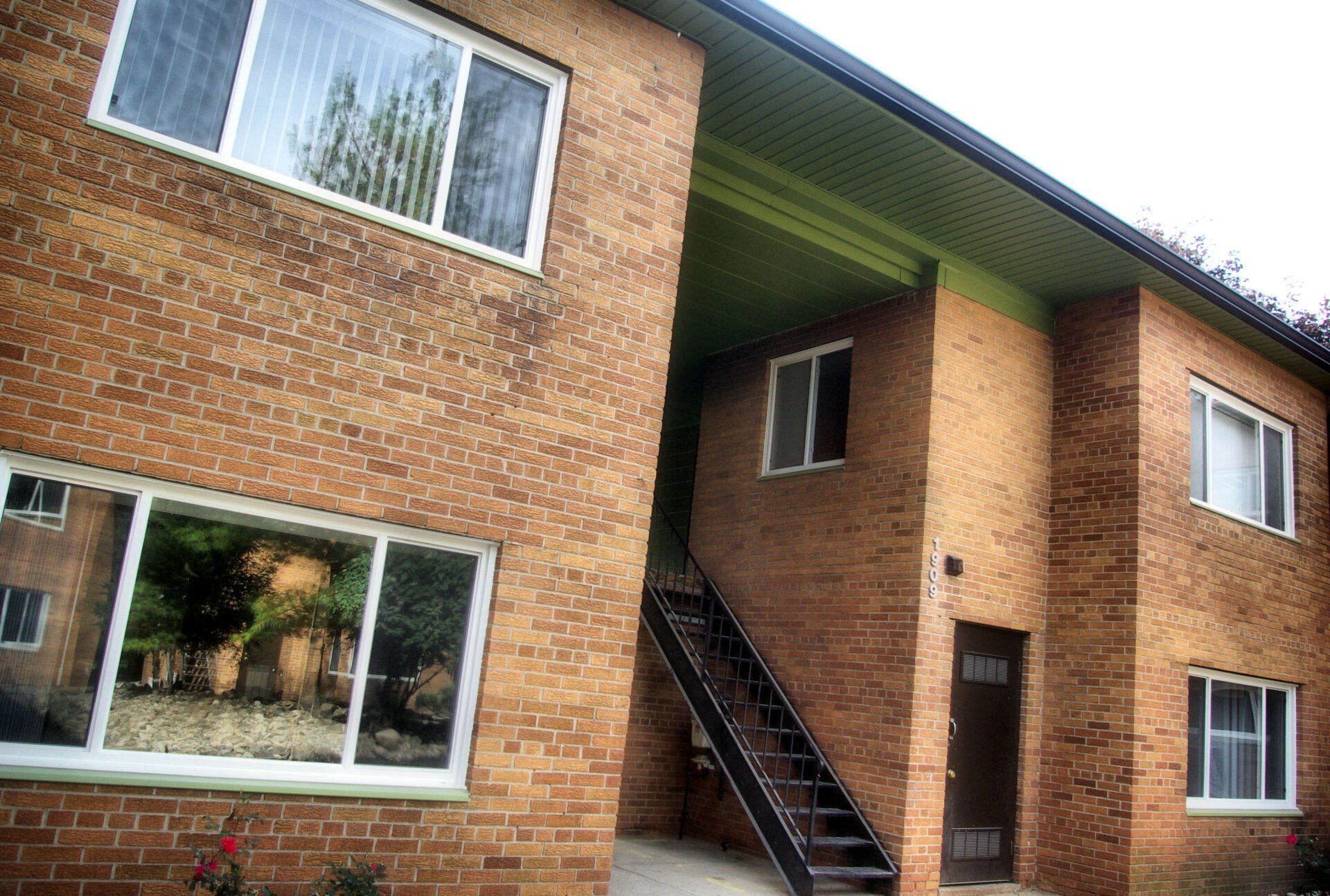 Walnut Manor Apartments