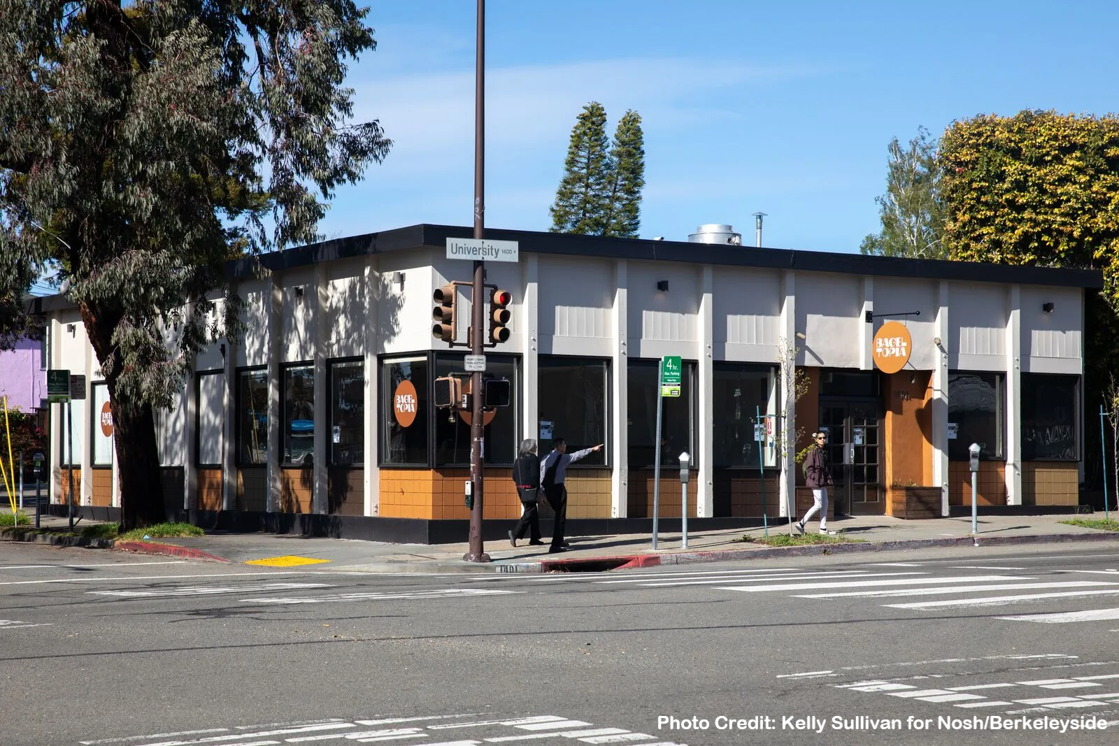 BAGELTOPIA Outside PHoto