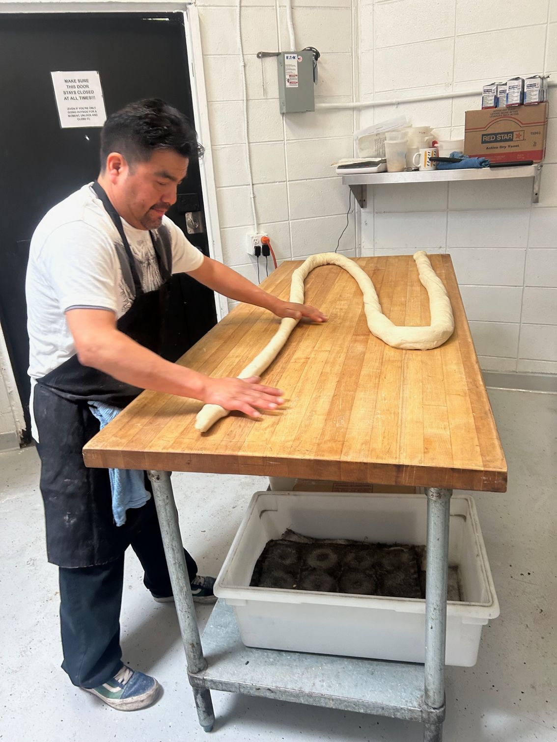 BAGELTOPIA Hand Rolling Bagels Daily