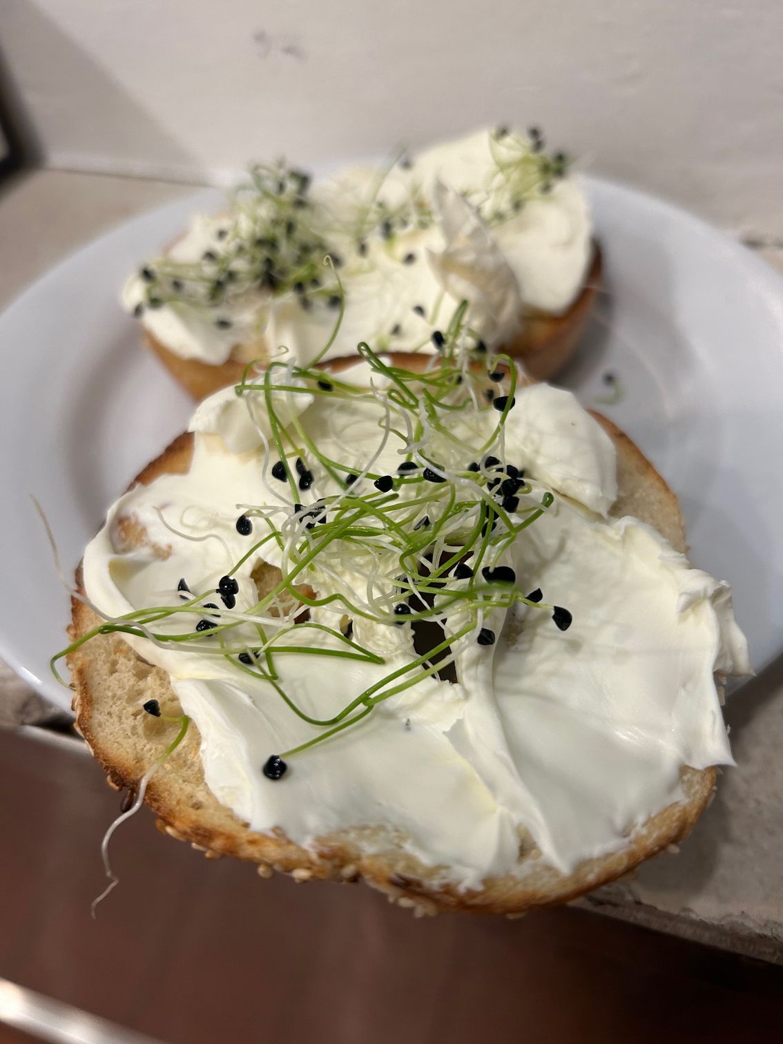 BAGELTOPIA Bagel with Cream Cheese and Onion Sprouts