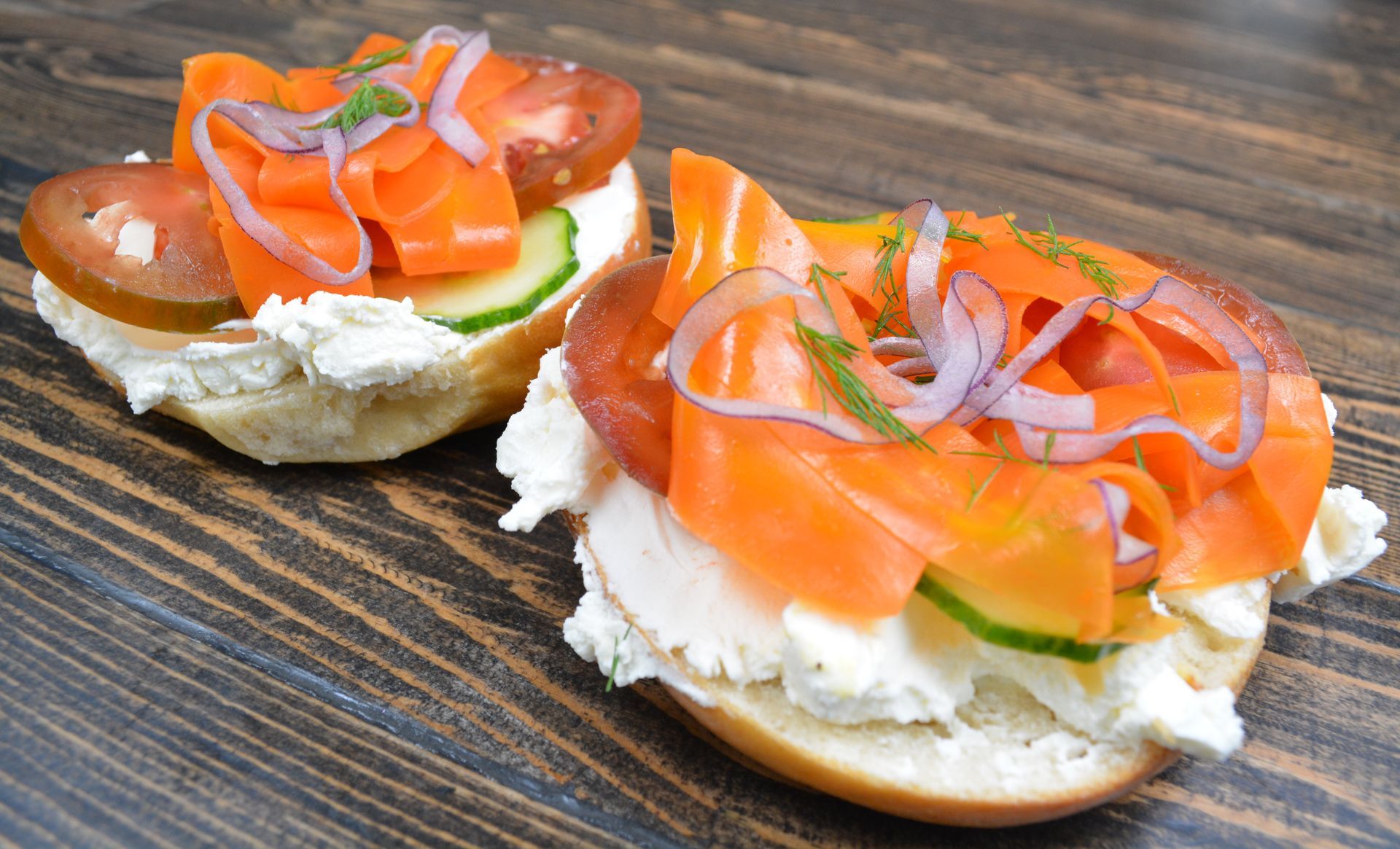 BAGELTOPIA Veganova Bagel Sandwich