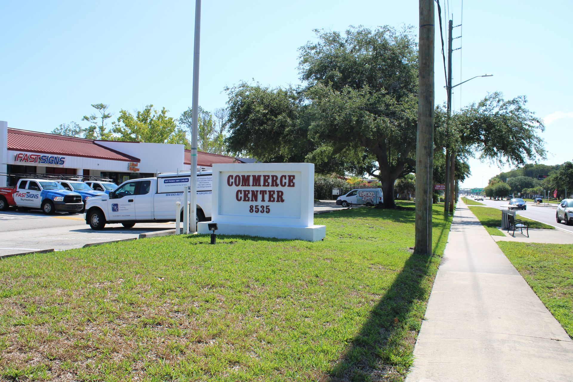 A white sign that says commerce center on it