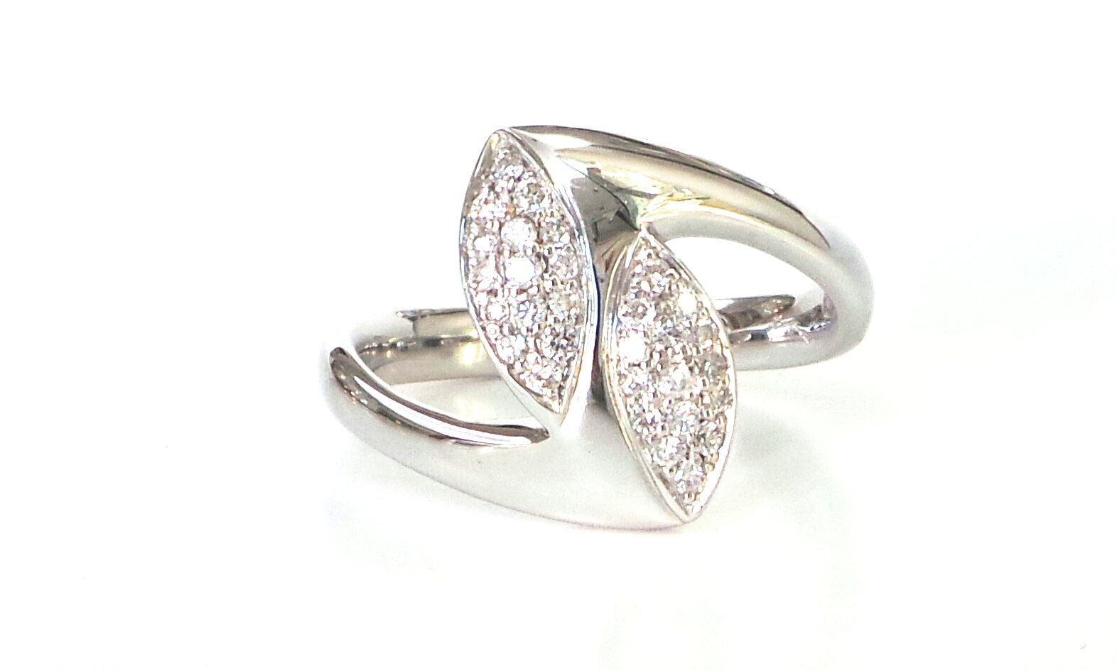 anello in oro bianco e diamanti - mod. Aurora