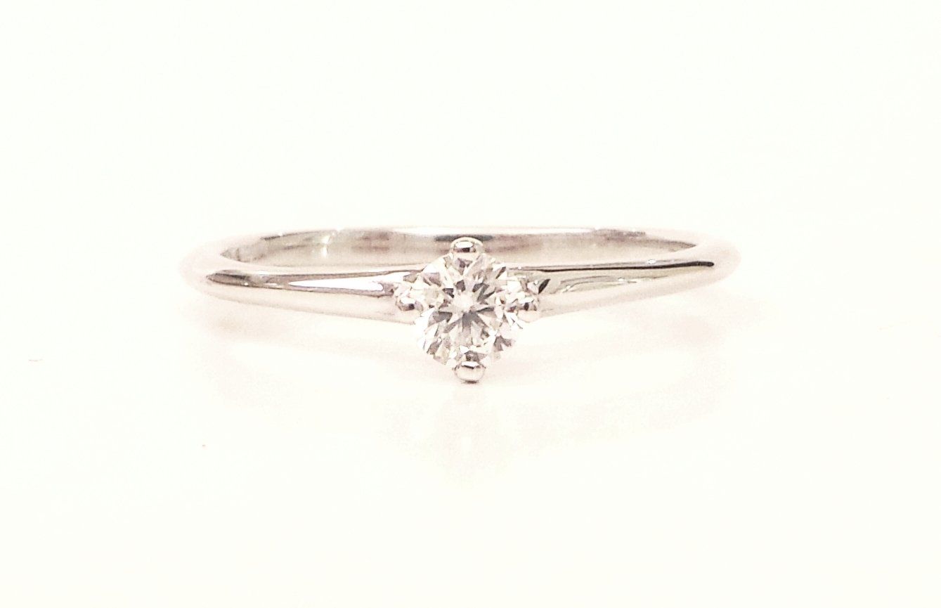 Orecchini Ovale donna in Oro bianco 18k con diamanti. | GV