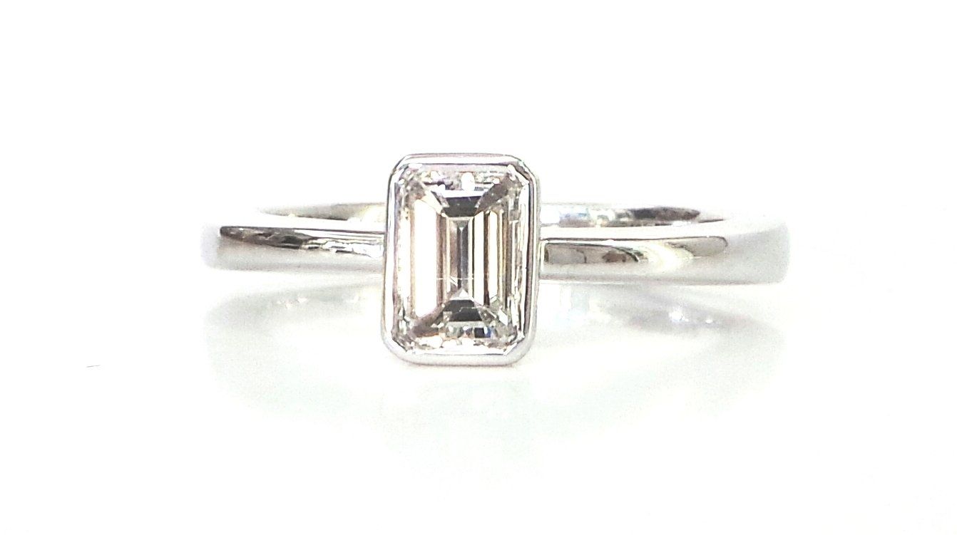 Cattelan - solitario diamante taglio smeraldo su oro bianco 750