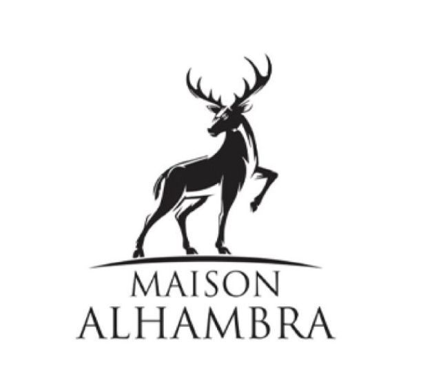 Het Maison Alhambra-logo met een silhouet van een zwart hert boven de merknaam.