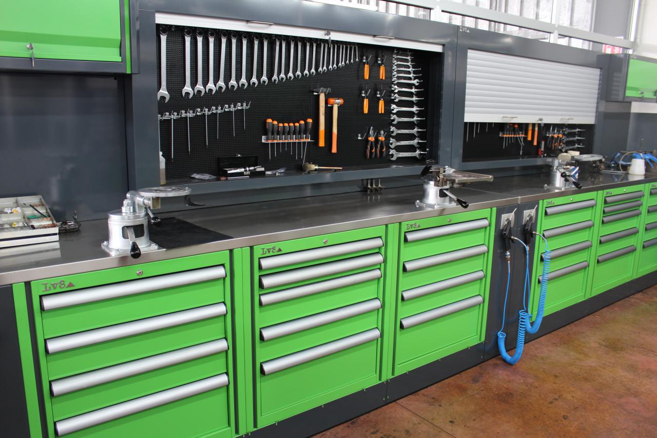 Cassetti con attrezzi