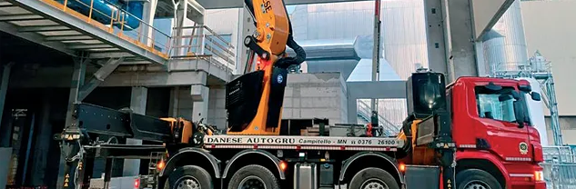 Servizio di Autogru su camion