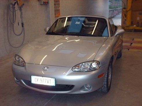 auto sportiva in carrozzeria