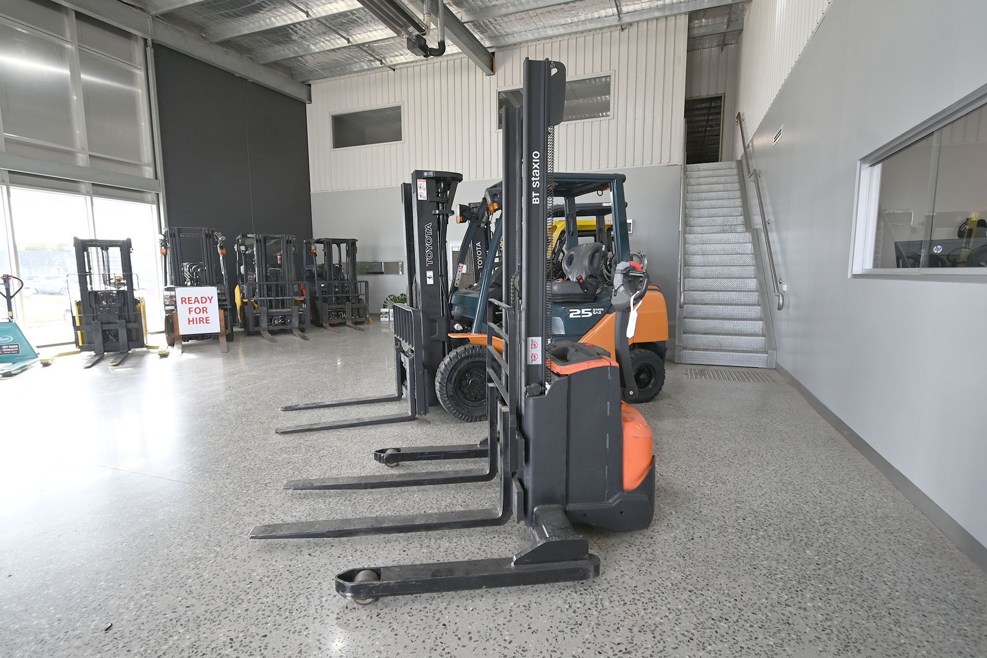 BT Walkie Stacker