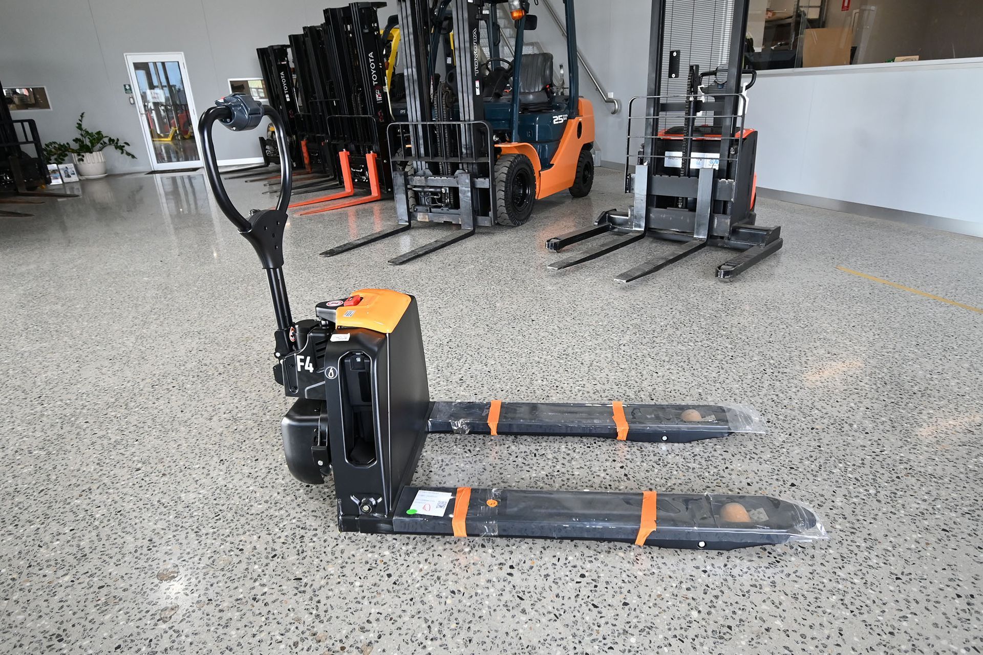 EP F4 Electric Pallet Truck