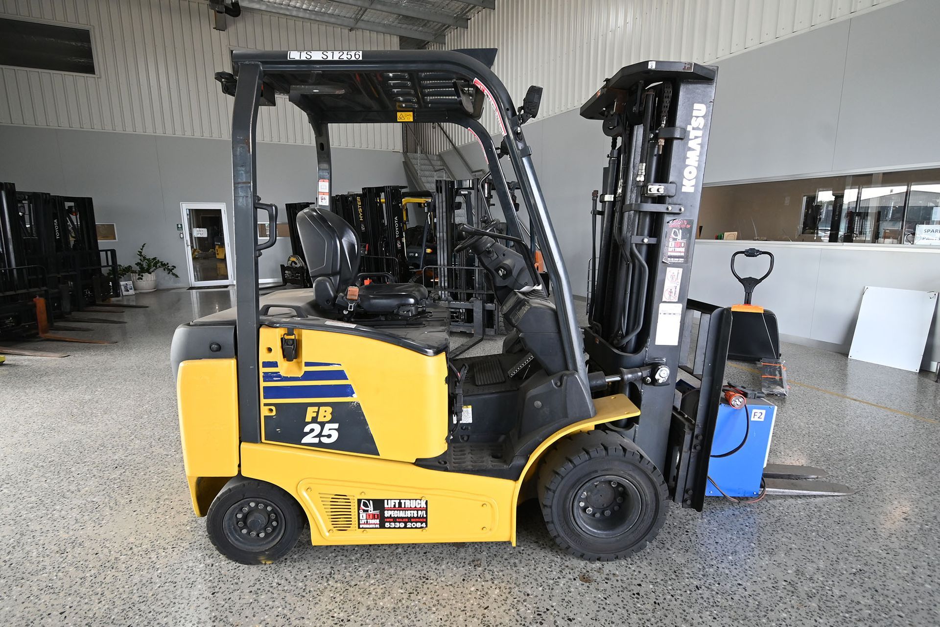 Komatsu 2.5T Electric