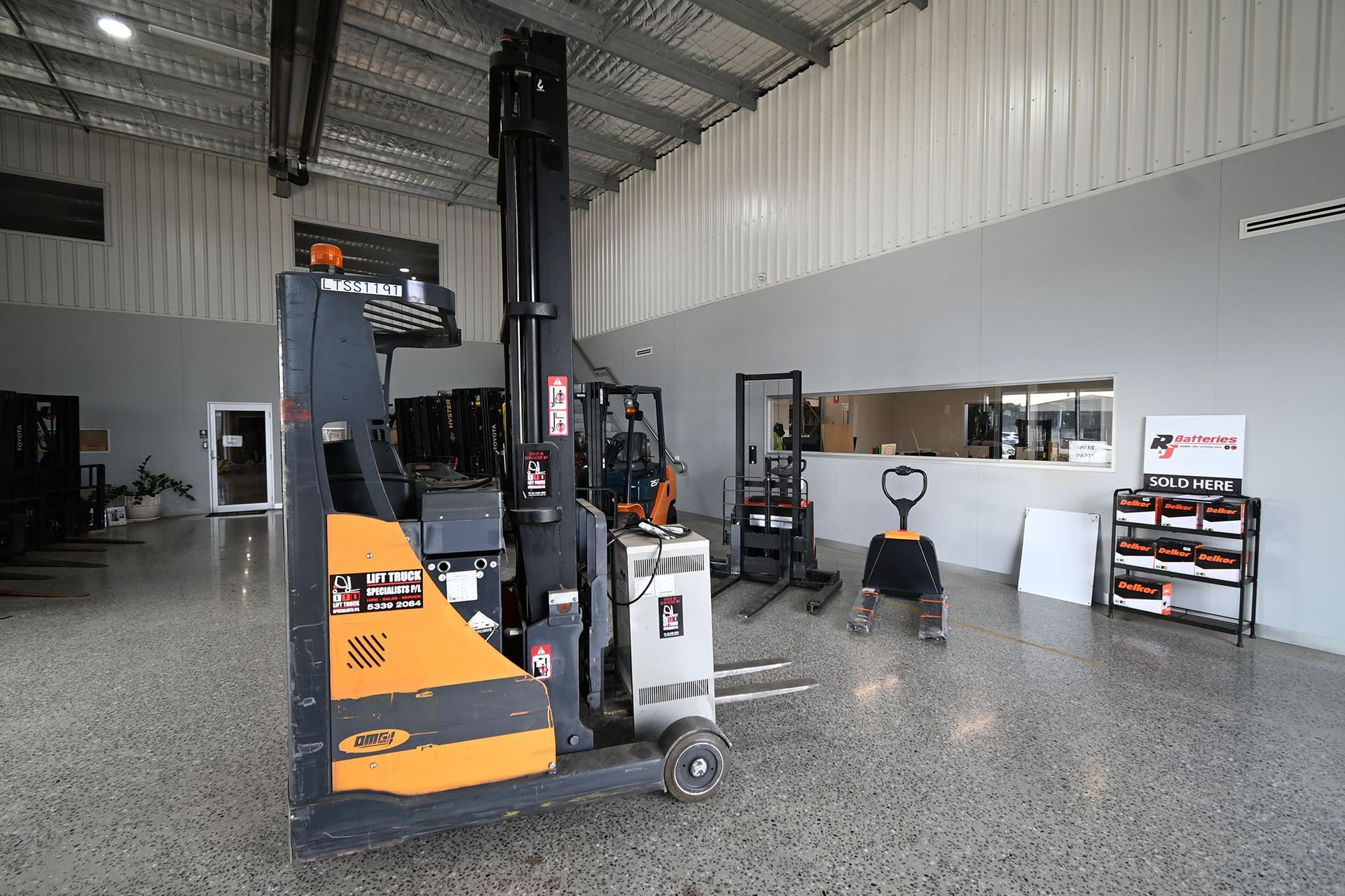 OMG Sit On Reach Truck
