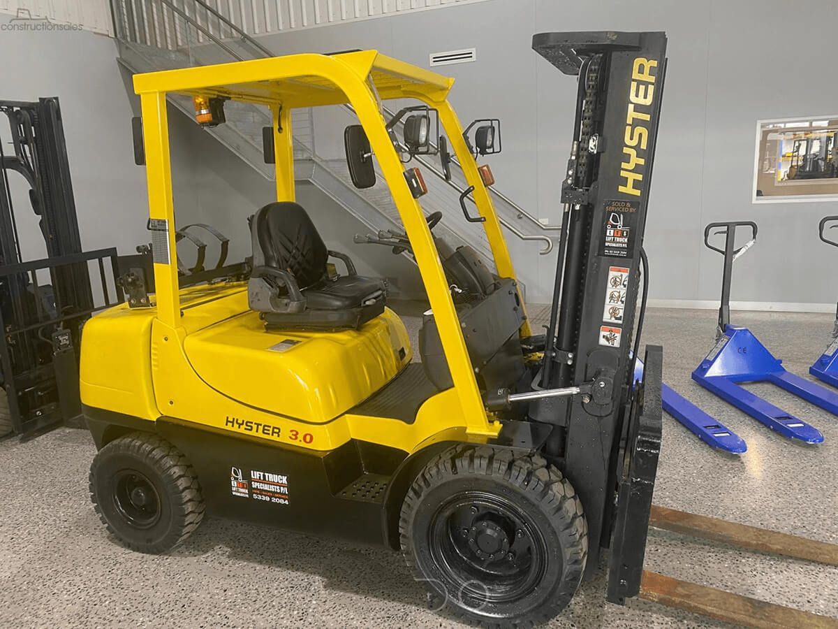 2014 HYSTER 3.0T Diesel Counterbalance Forklift - 2 available