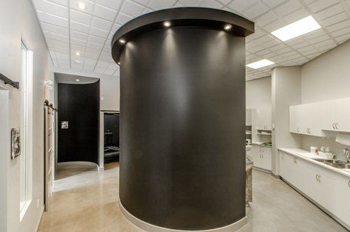 Éclairage dans une laboratoire de dentiste
