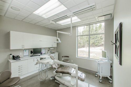 Installations électriques dans une salle d'examen d'un dentiste