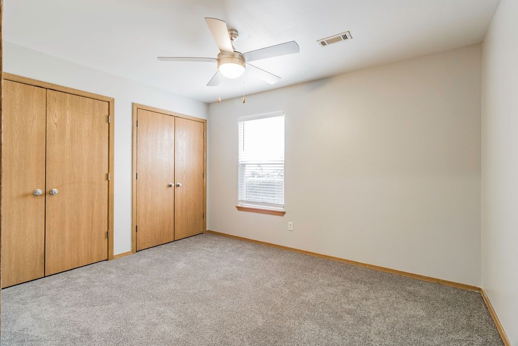 the Ridges at bentonville closet and room