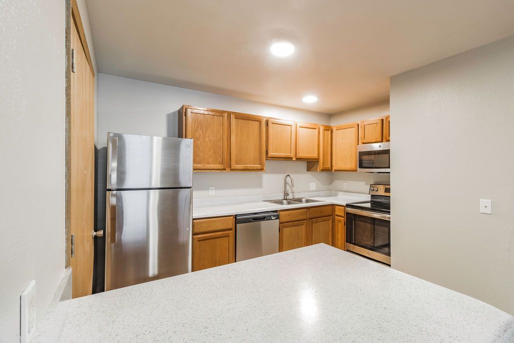 the Ridges at bentonville kitchen and fridge