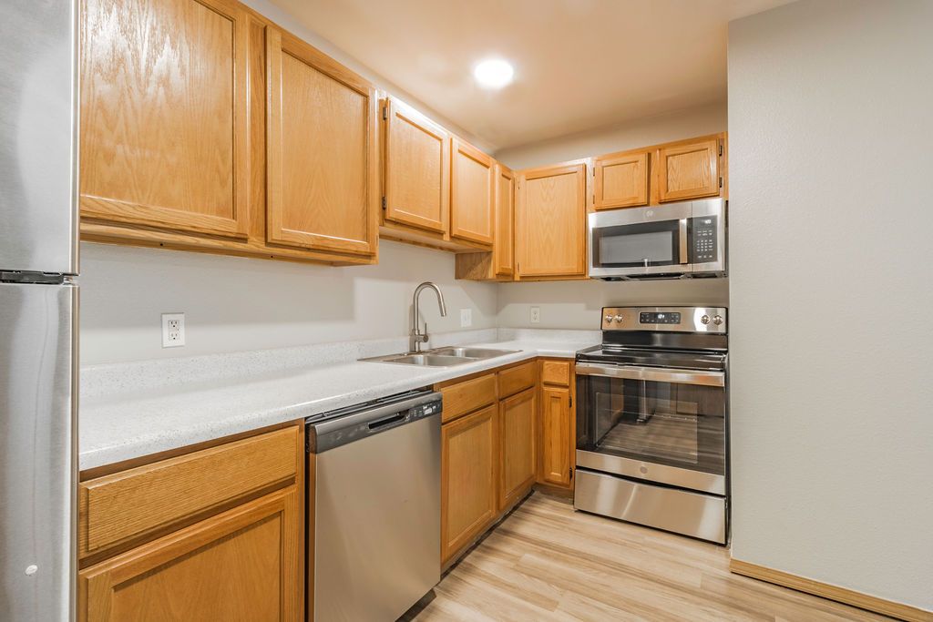 the Ridges at bentonville kitchen with dishwasher