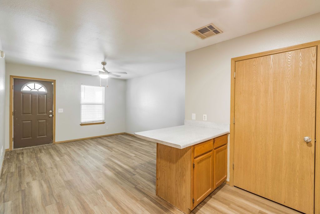 the Ridges at bentonville living room area