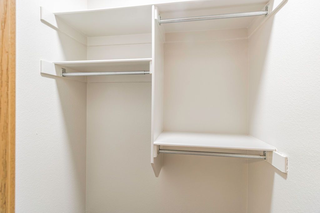 the Ridges at bentonville closet interior
