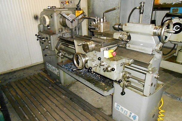 Macchinari professionali per la lavorazione dei metalli