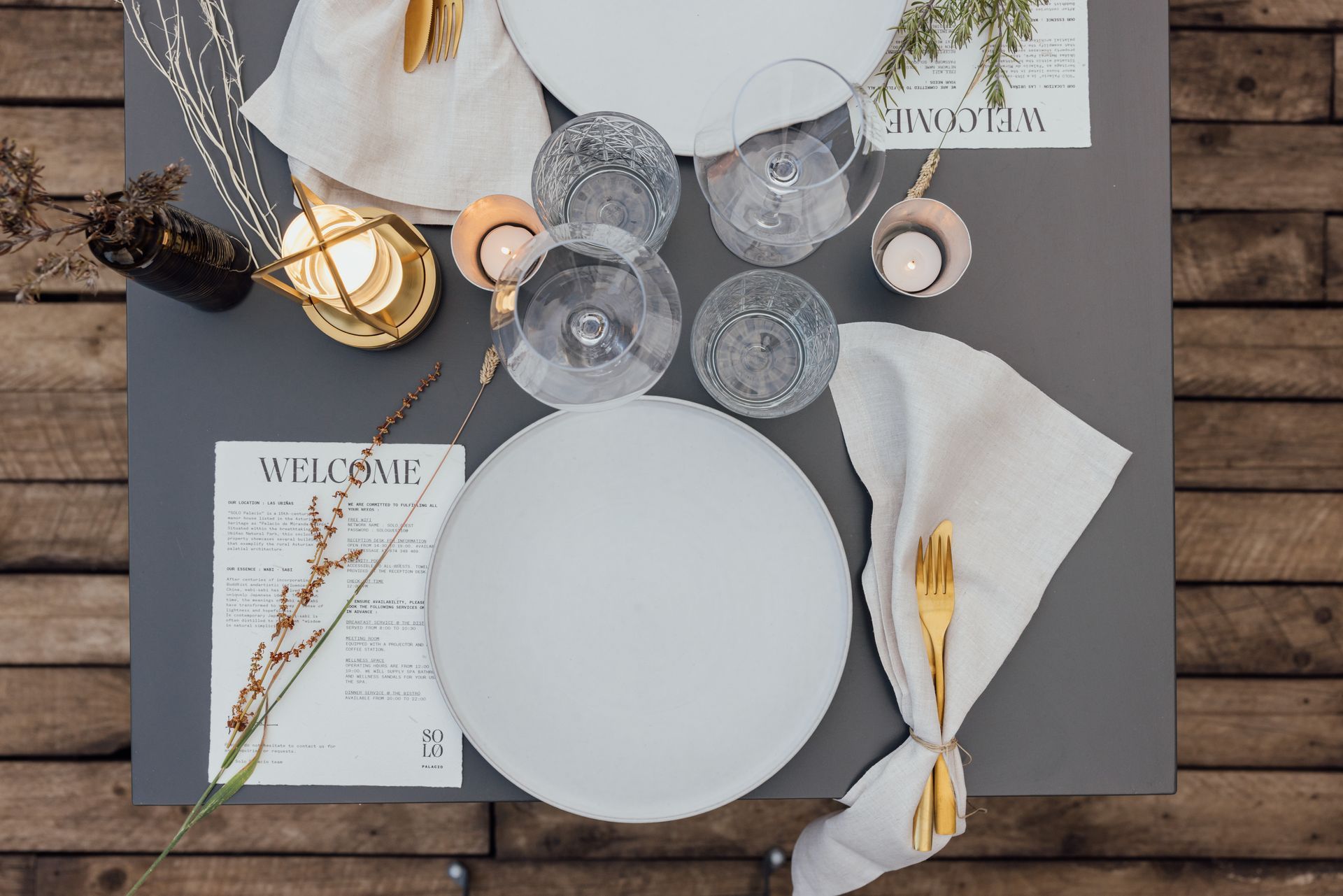 Warm and refined evenings on the bistro terrace. Welcome to our summer dinners.