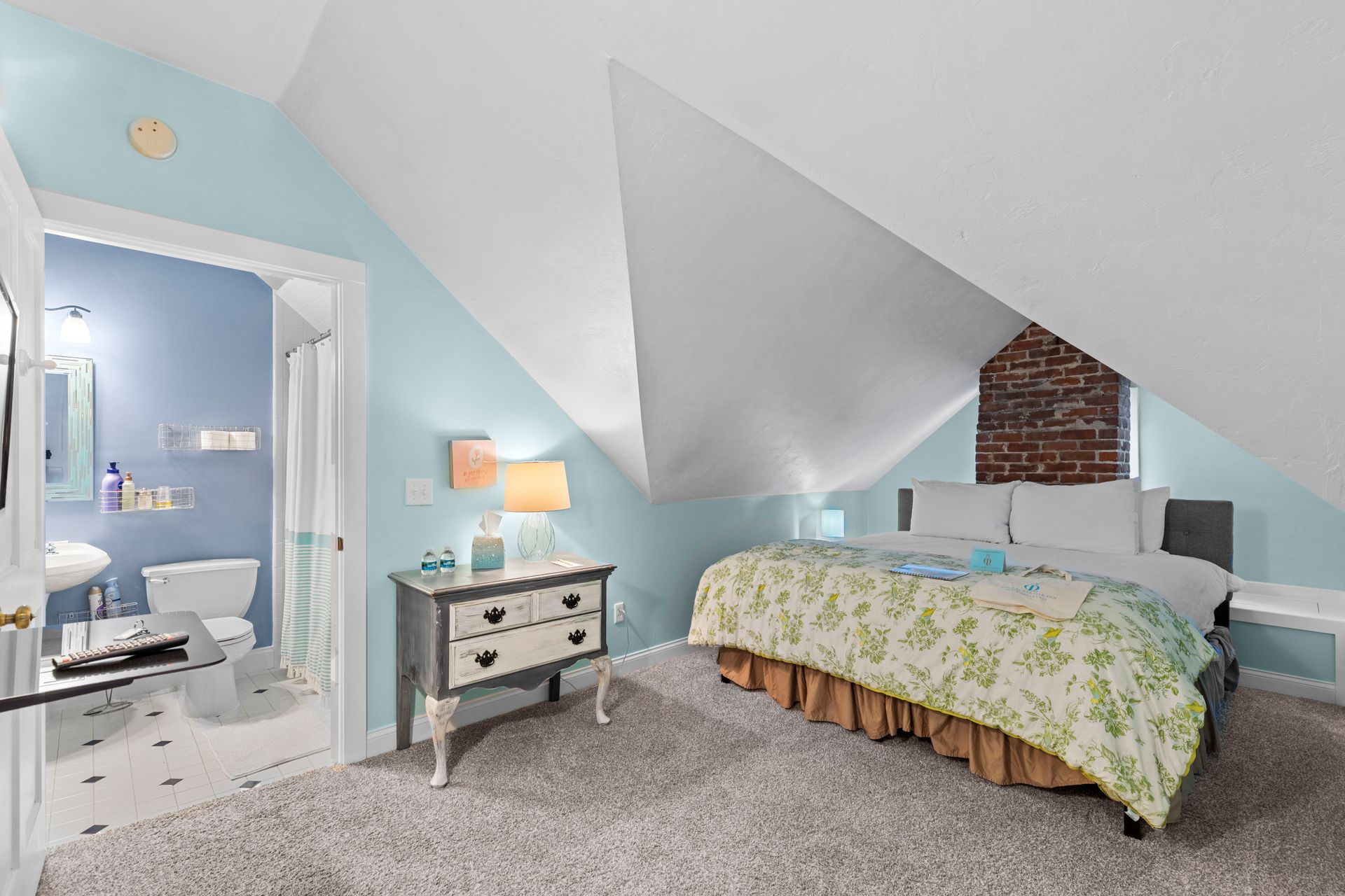 One of the bedrooms on the 3rd floor of the Laurel Oak Inn