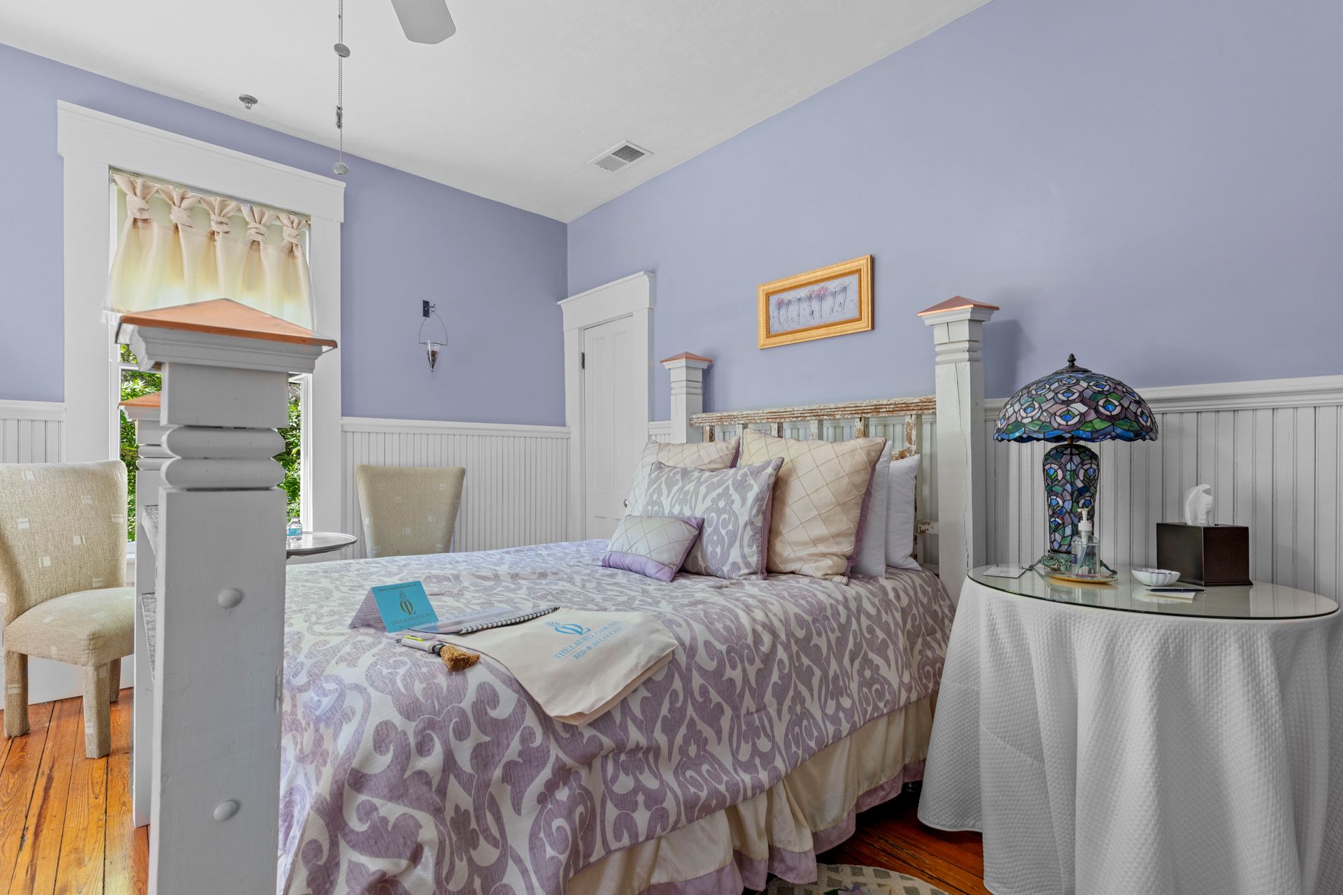 Chestnut Suite king size bed