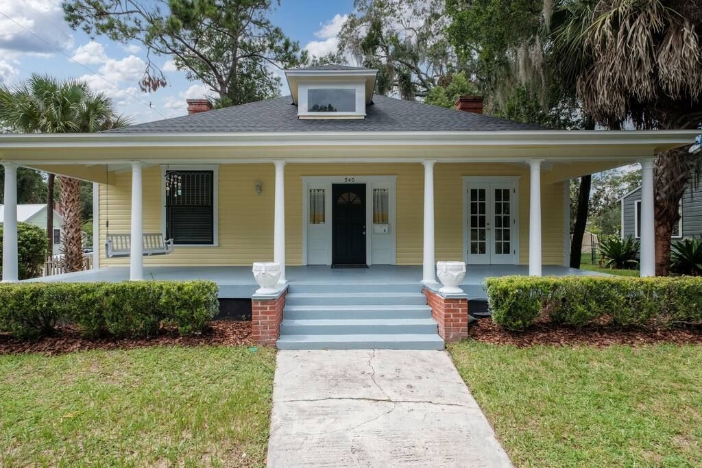 Newly Refurbished Cheerful Downtown Duplex in Gainesville FL