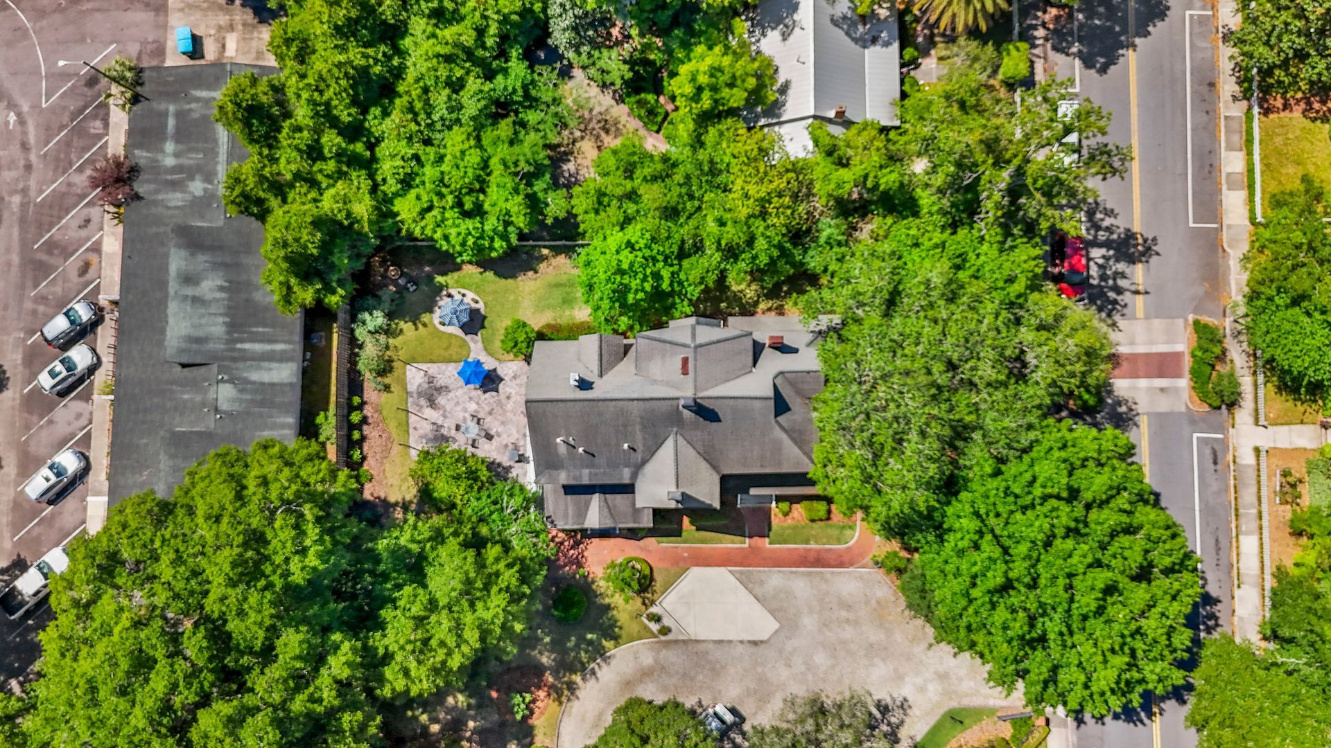 The back patio of The Laurel Oak Inn