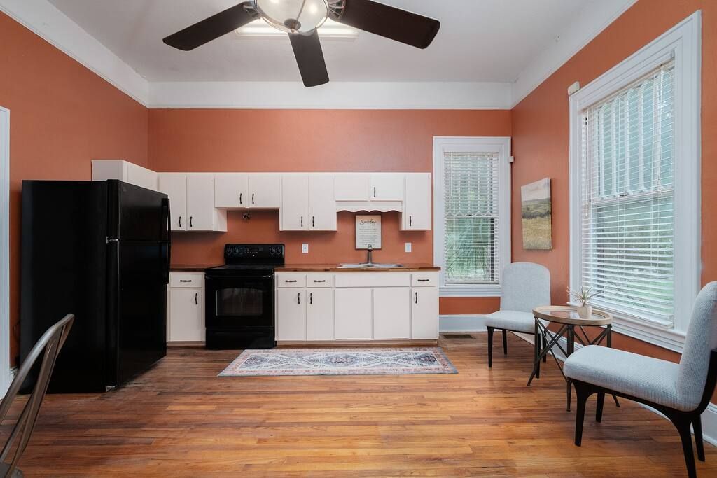 Newly Refurbished Cheerful Downtown Duplex in Gainesville FL