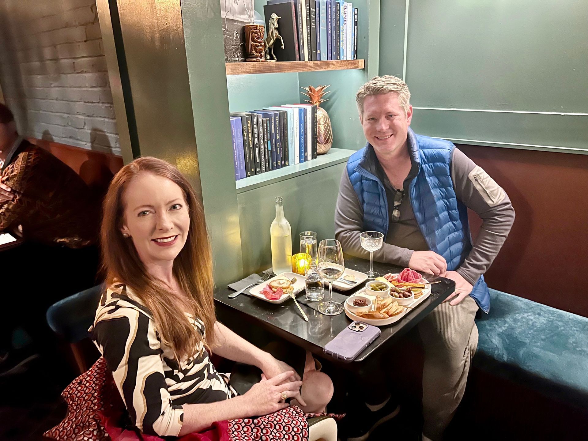 Two happy guests at Kin Lounge