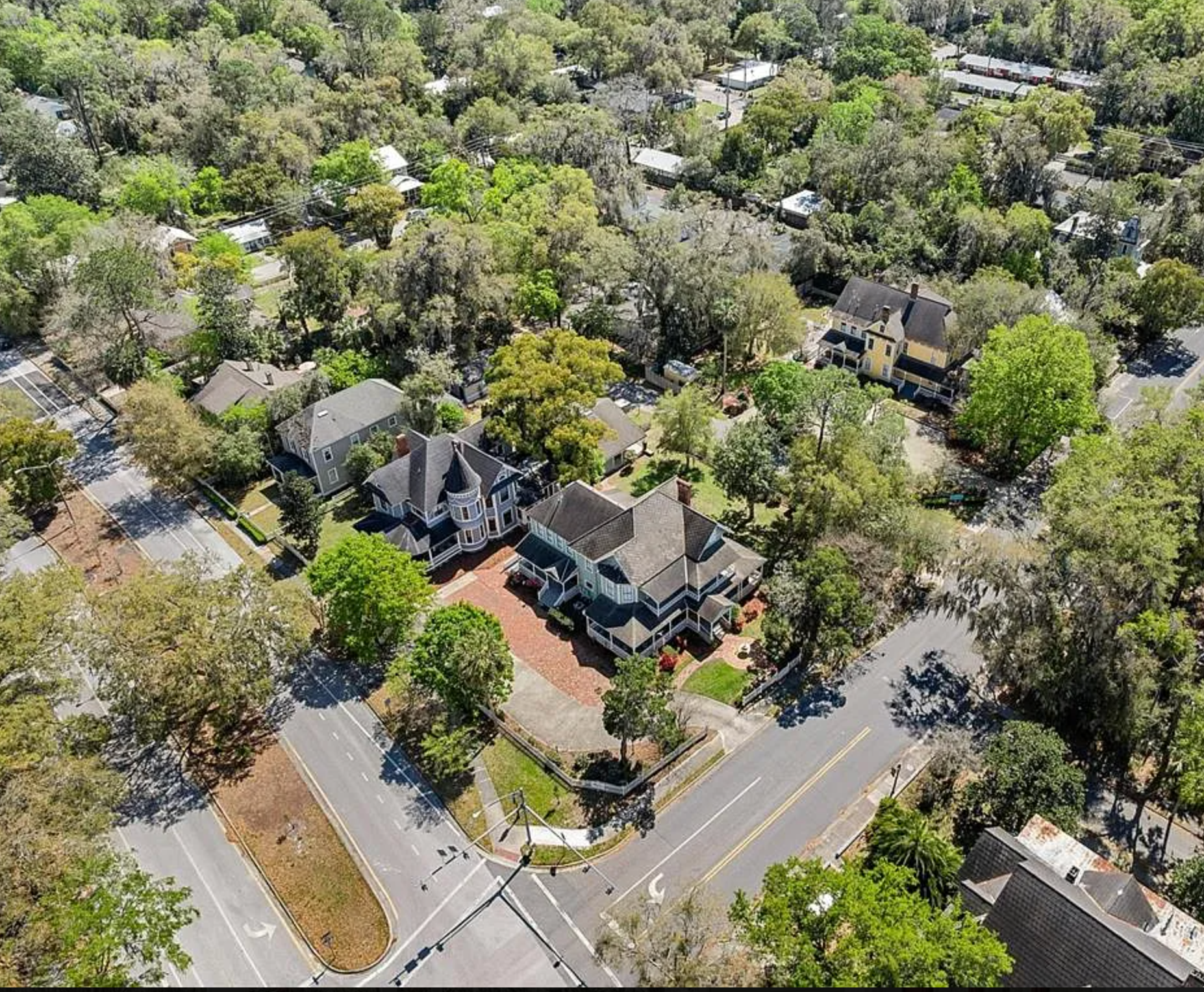 Interior and exterior of the Camellia Rose Inn - rent the inn as a whole home AirBNB or VRBO.