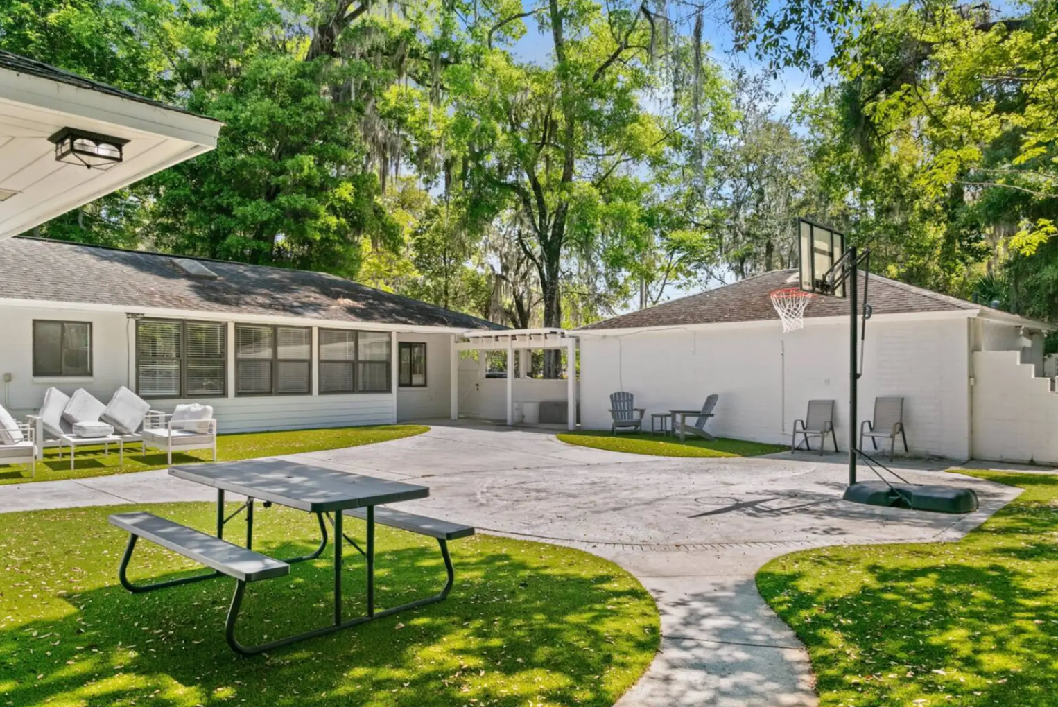 AirBNB homes with outdoor space