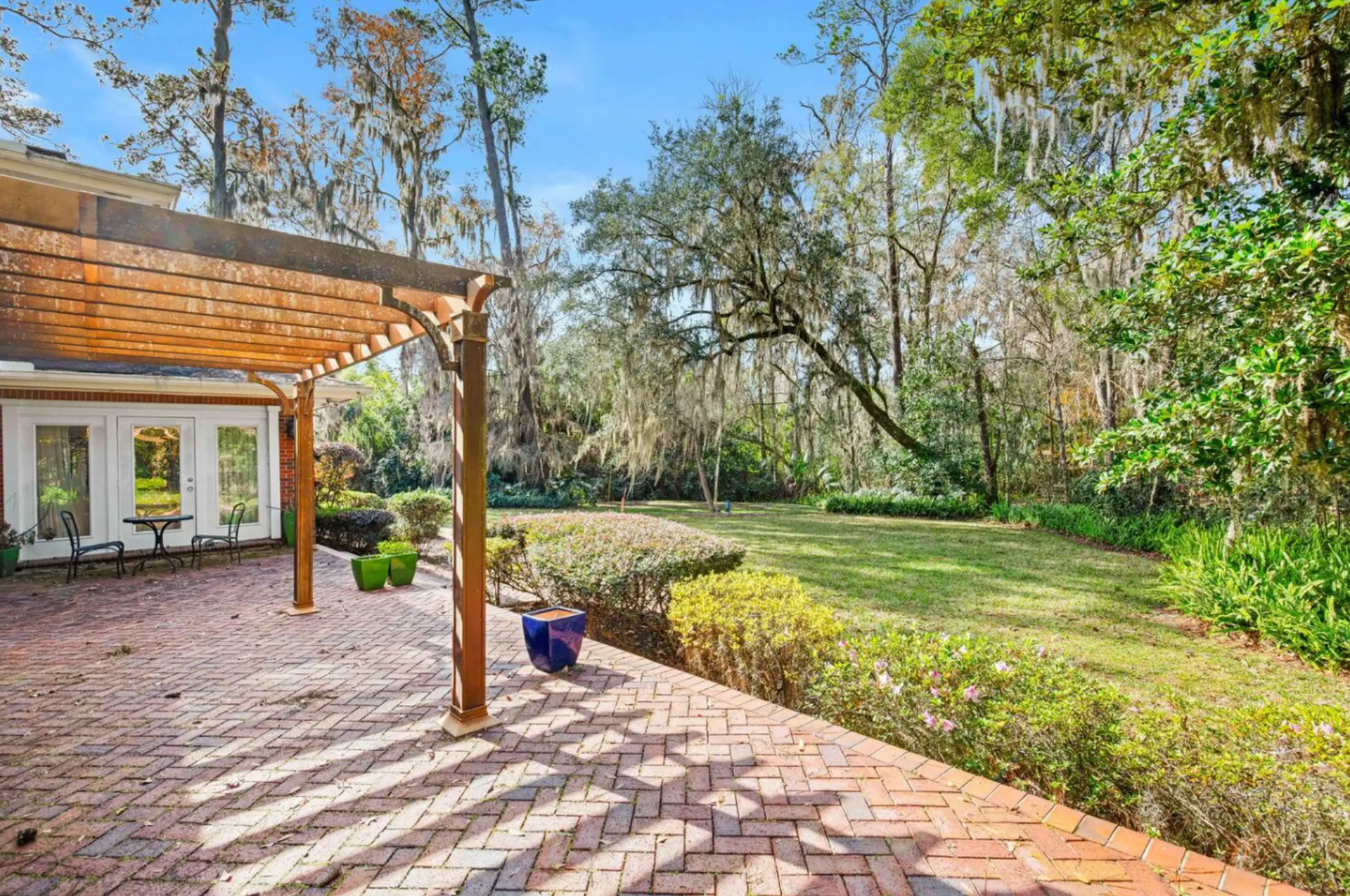 AirBNB homes with outdoor space