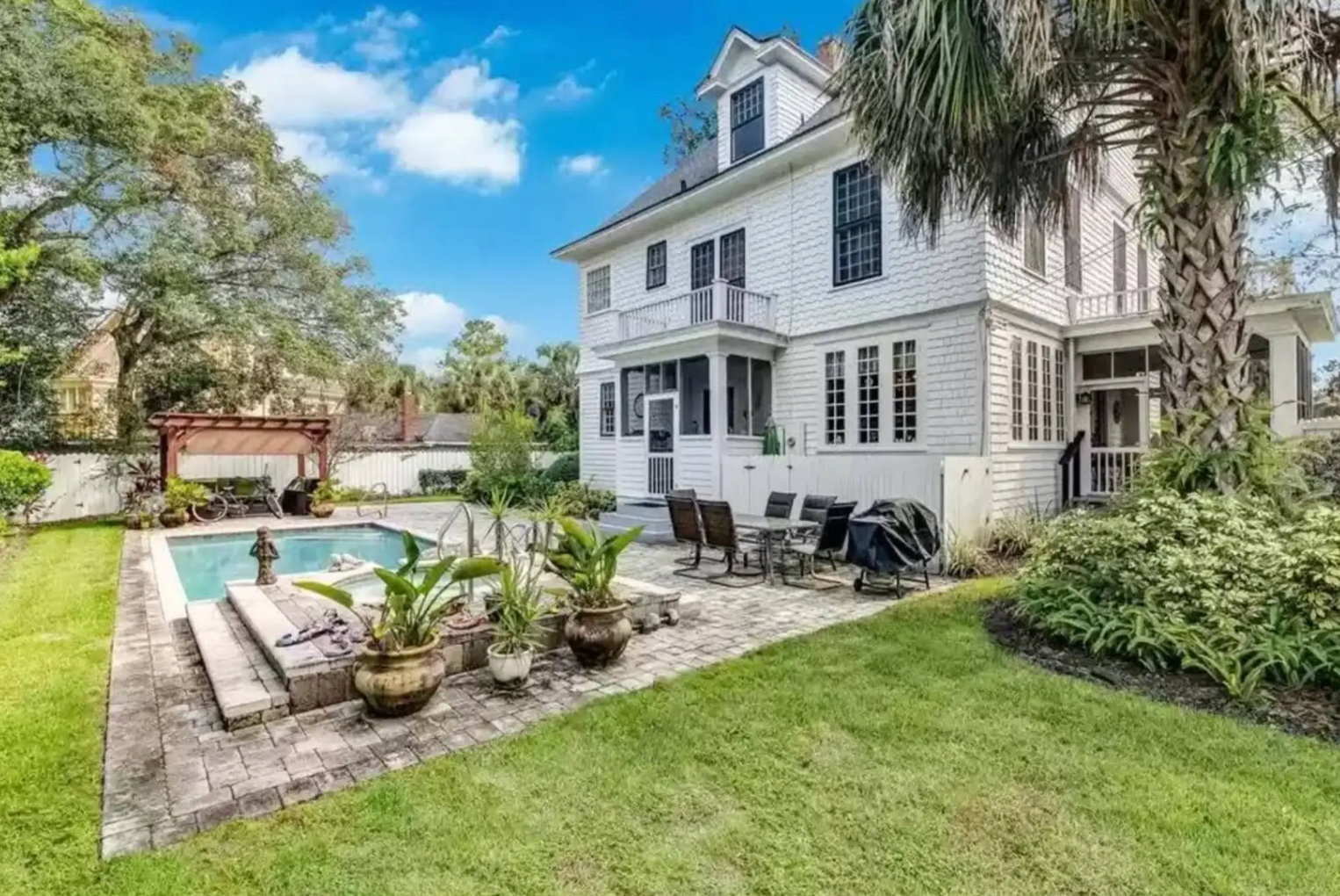 AirBNB homes with outdoor space