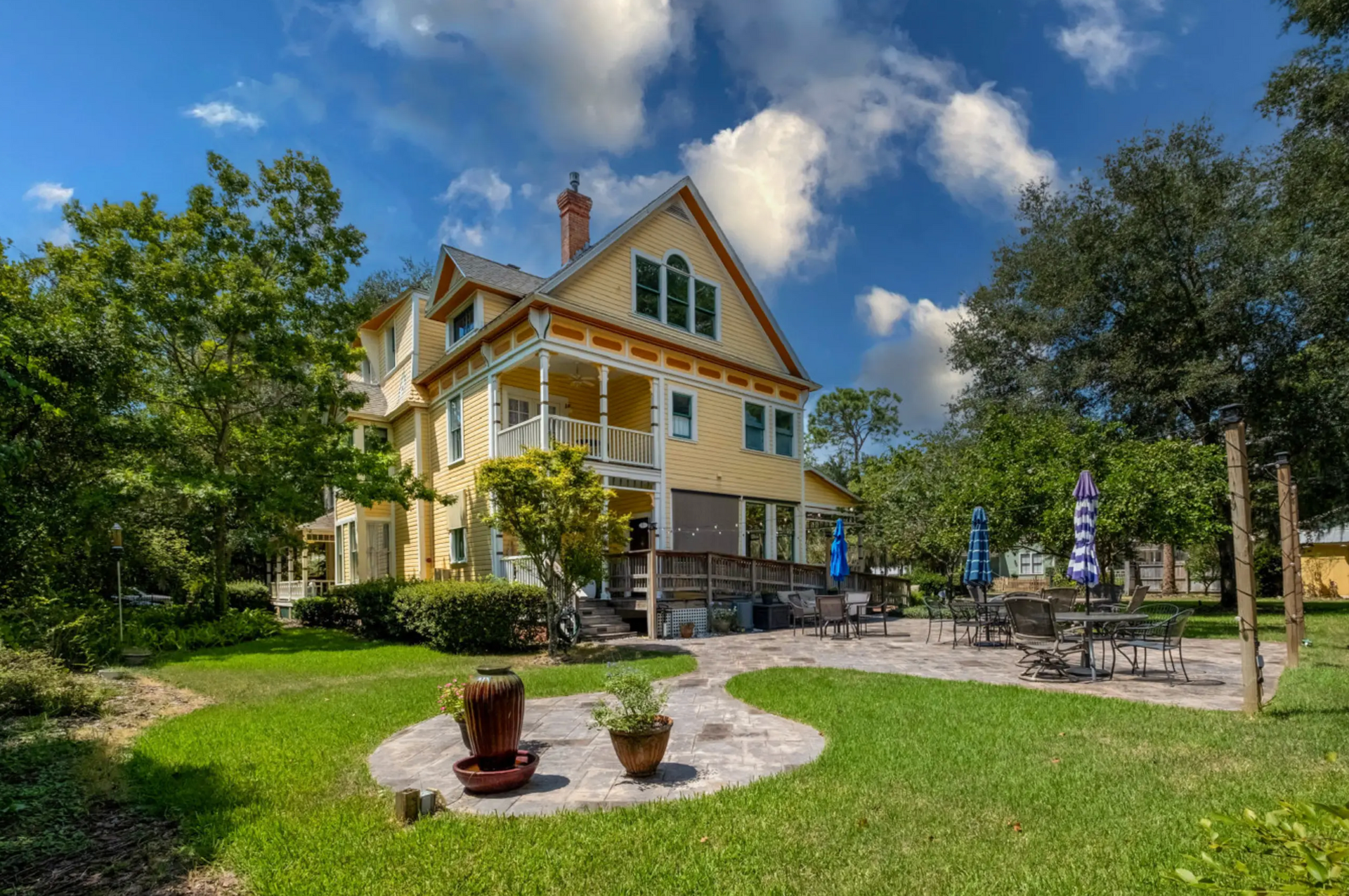 AirBNB homes with outdoor space