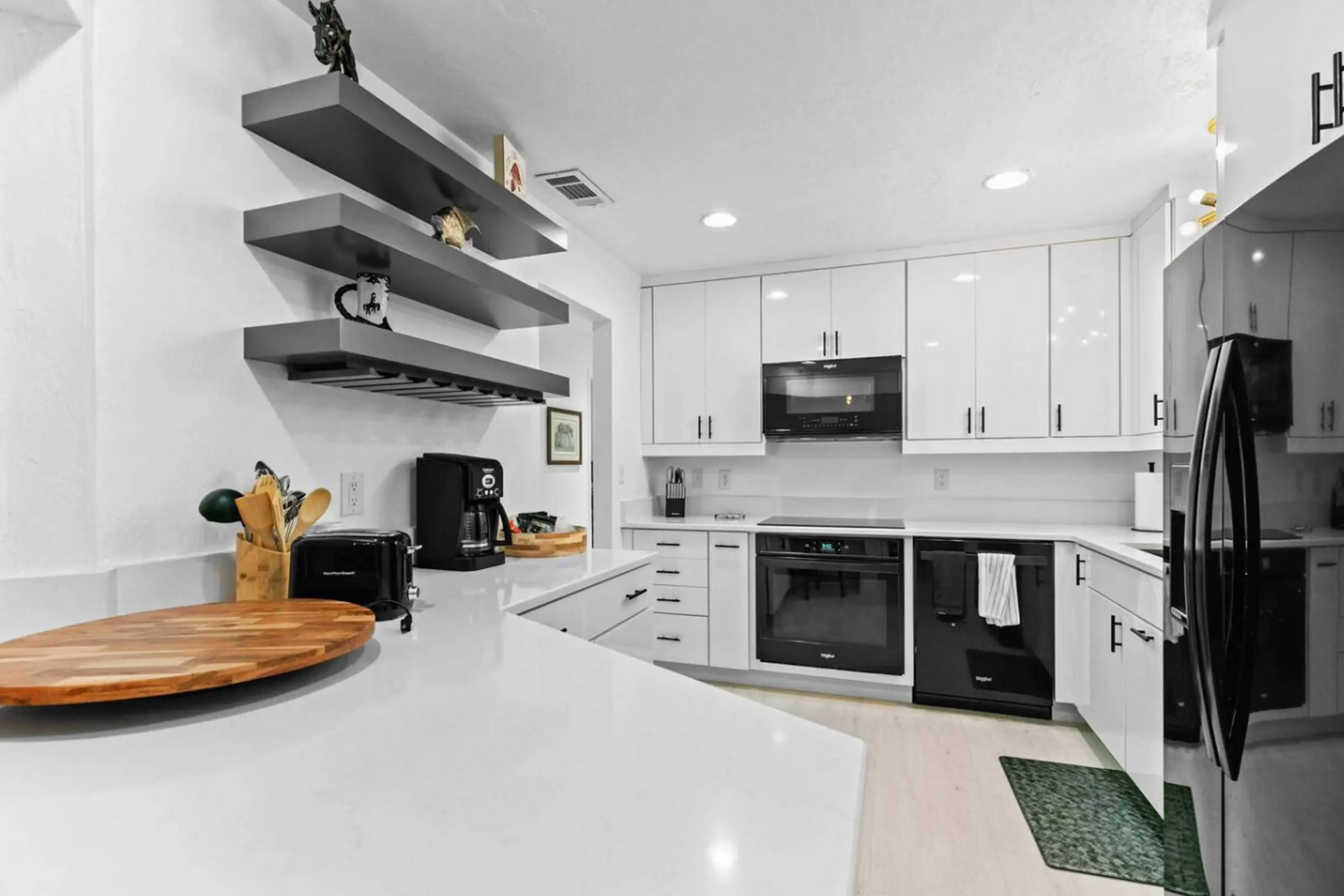 Comfortable Gainesville accommodations by StayGainesville with parking included and space for families, alumni, and contractors.