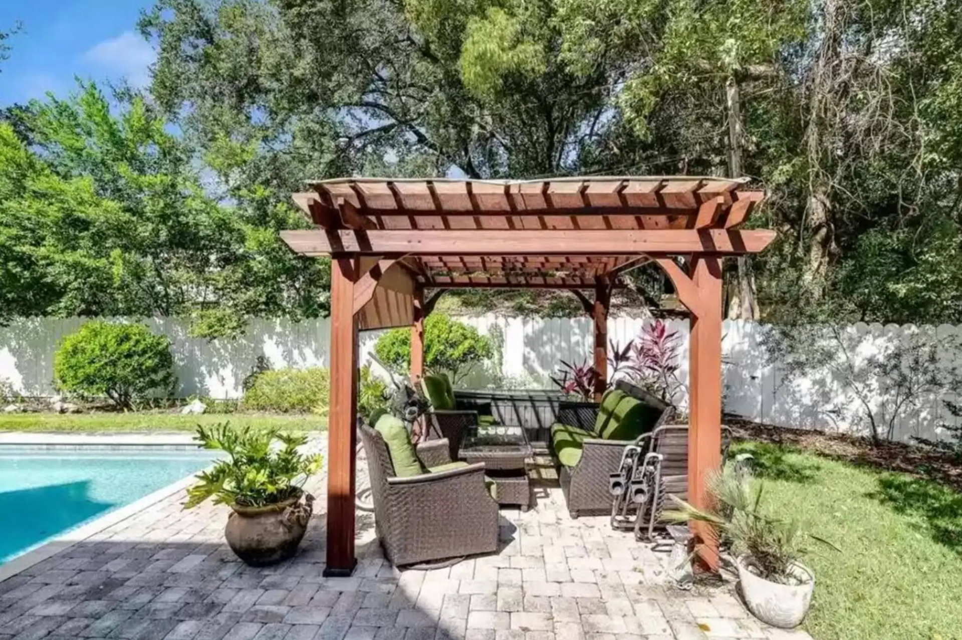 Comfortable Gainesville accommodations by StayGainesville with parking included and space for families, alumni, and contractors.