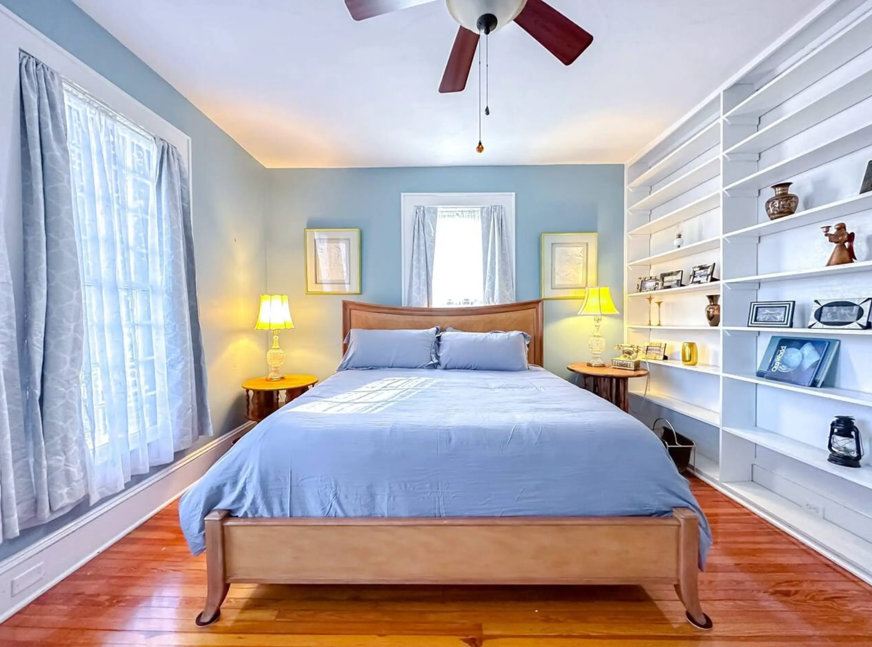 Comfortable Gainesville accommodations by StayGainesville with parking included and space for families, alumni, and contractors.