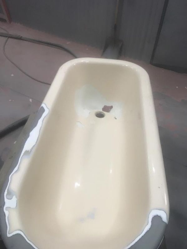 Before Bathtub Restoration — ASSB Armidale Sand & Soda Blasting In Tamworth, NSW