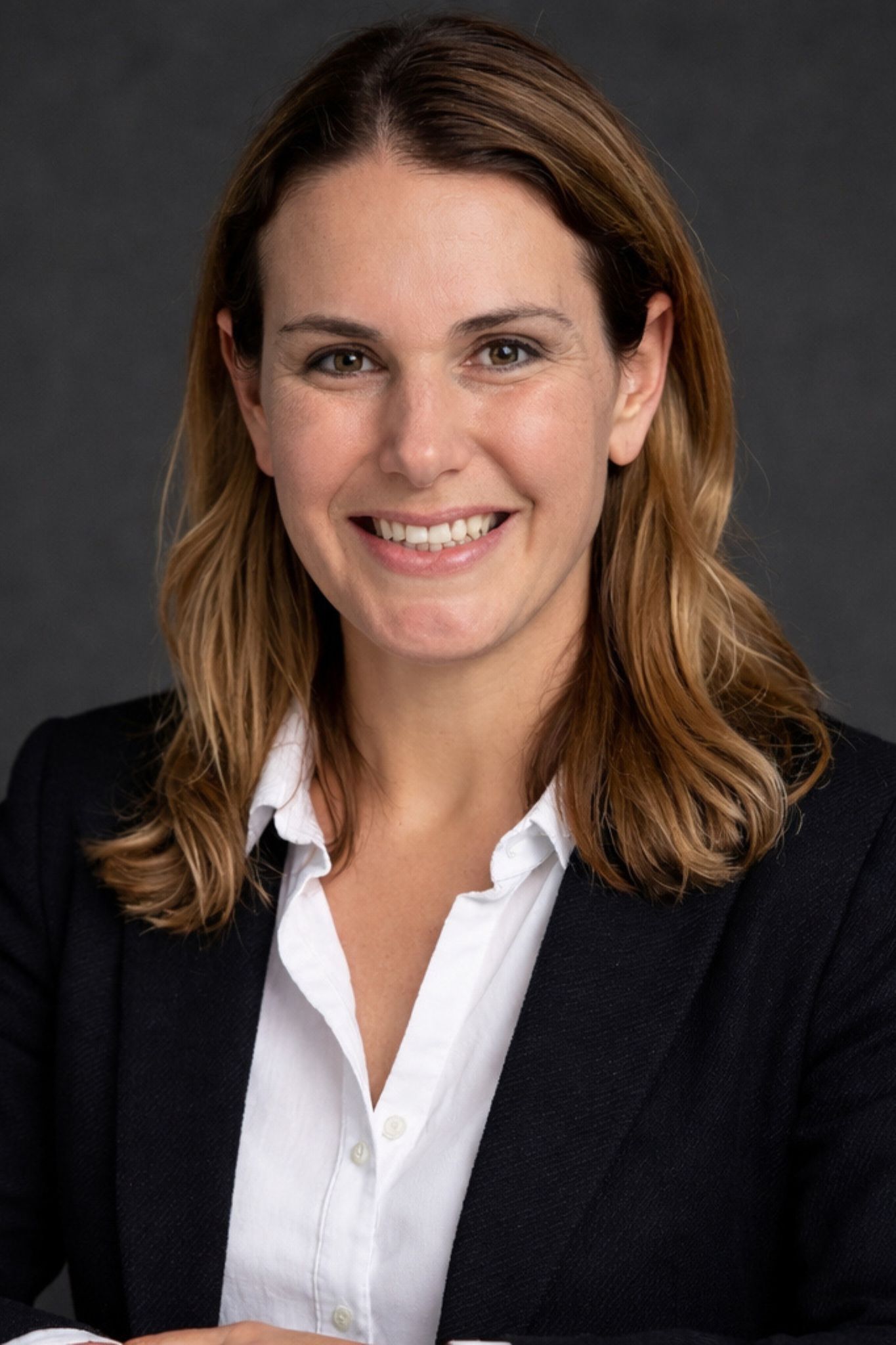 geraldine dierking headshot