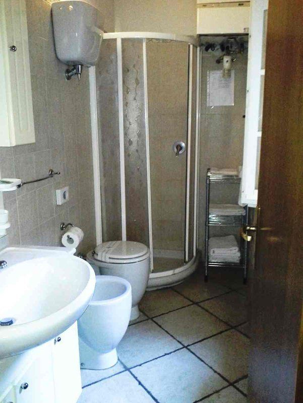 Apartment fully fitted bathroom