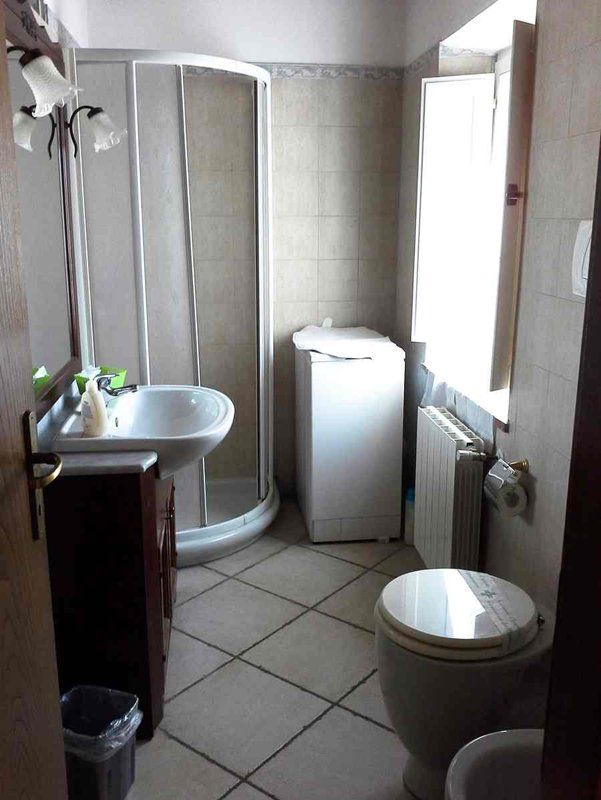 Bagno di una casa con doccia